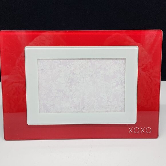 Red & White XOXO Design Glass Photo Frame 4x6 Inches Modern Display Gift - Picture 1 of 11